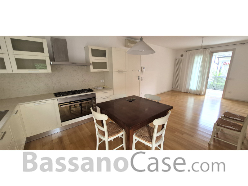 ELEGANTE APPARTAMENTO TRICAMERE IN AFFITTO A BASSANO DEL GRAPPA - Foto 1 di 11