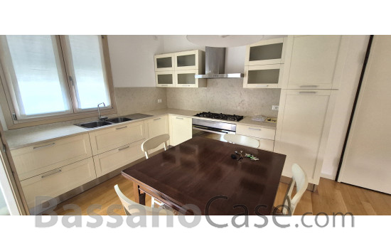 ELEGANTE APPARTAMENTO TRICAMERE IN AFFITTO A BASSANO DEL GRAPPA - Foto 2 di 11