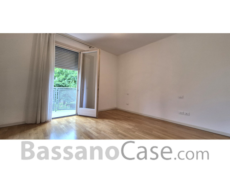 ELEGANTE APPARTAMENTO TRICAMERE IN AFFITTO A BASSANO DEL GRAPPA - Foto 4 di 11