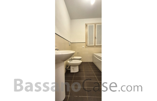 ELEGANTE APPARTAMENTO TRICAMERE IN AFFITTO A BASSANO DEL GRAPPA - Foto 7 di 11