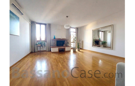 ELEGANTE PALAZZOTTO IN VENDITA IN CENTRO A MAROSTICA - Foto 0 di 14