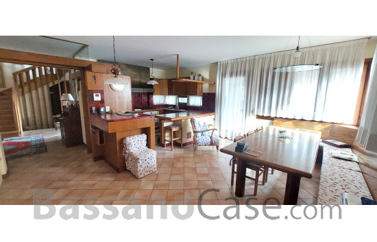 ELEGANTE VILLA SINGOLA IN VENDITA A BASSANO DEL GRAPPA - Foto 11 di 25