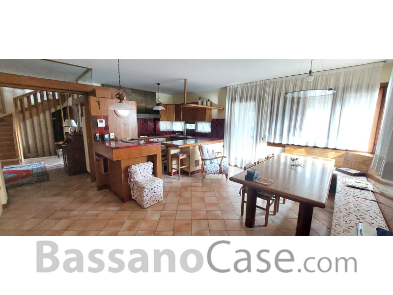 ELEGANTE VILLA SINGOLA IN VENDITA A BASSANO DEL GRAPPA - Foto 11 di 25