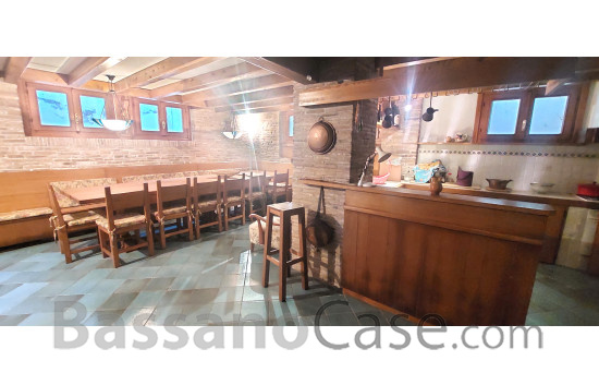 ELEGANTE VILLA SINGOLA IN VENDITA A BASSANO DEL GRAPPA - Foto 23 di 25