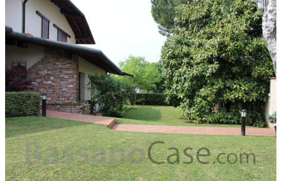 ELEGANTE VILLA SINGOLA IN VENDITA A BASSANO DEL GRAPPA - Foto 4 di 25