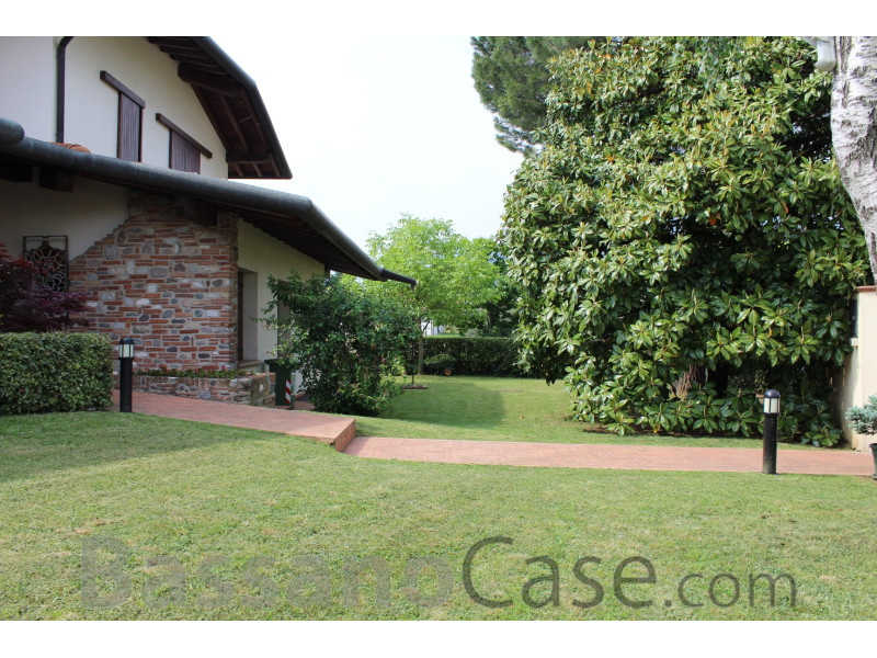 ELEGANTE VILLA SINGOLA IN VENDITA A BASSANO DEL GRAPPA - Foto 4 di 25