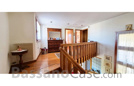 ELEGANTE VILLA SINGOLA IN VENDITA A BASSANO DEL GRAPPA - Foto 17 di 25