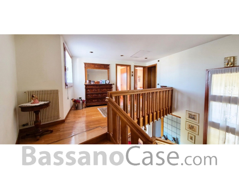 ELEGANTE VILLA SINGOLA IN VENDITA A BASSANO DEL GRAPPA - Foto 17 di 25