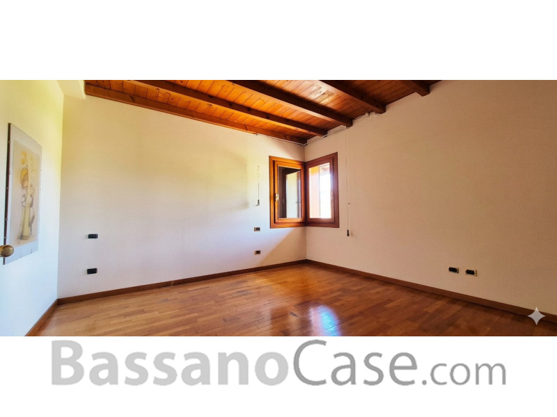 ELEGANTE VILLA SINGOLA IN VENDITA A BASSANO DEL GRAPPA - Foto 22 di 25