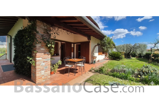 ELEGANTE VILLA SINGOLA IN VENDITA A BASSANO DEL GRAPPA - Foto 3 di 25