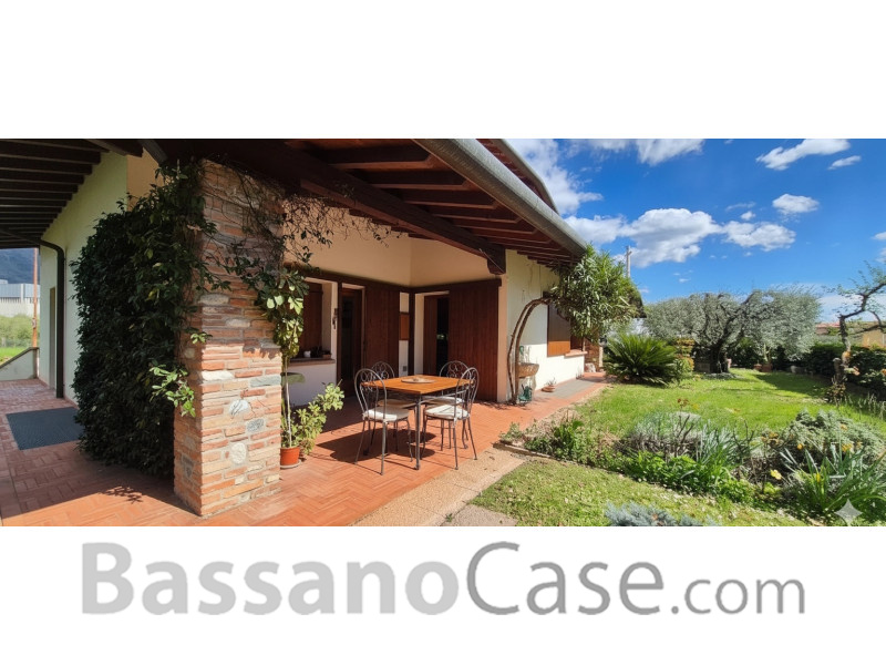 ELEGANTE VILLA SINGOLA IN VENDITA A BASSANO DEL GRAPPA - Foto 3 di 25