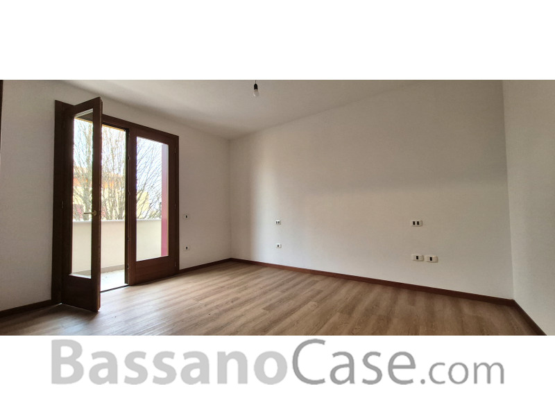 LUMINOSO APPARTAMENTO BICAMERE IN VENDITA A ROMANO D'EZZELINO - Foto 4 di 11