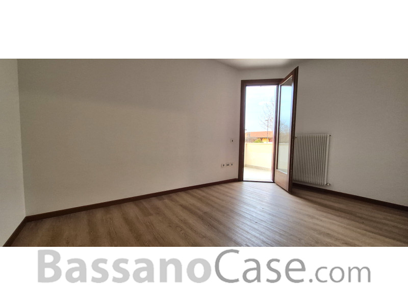 LUMINOSO APPARTAMENTO BICAMERE IN VENDITA A ROMANO D'EZZELINO - Foto 7 di 11