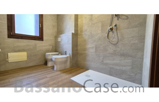 LUMINOSO APPARTAMENTO BICAMERE IN VENDITA A ROMANO D'EZZELINO - Foto 9 di 11