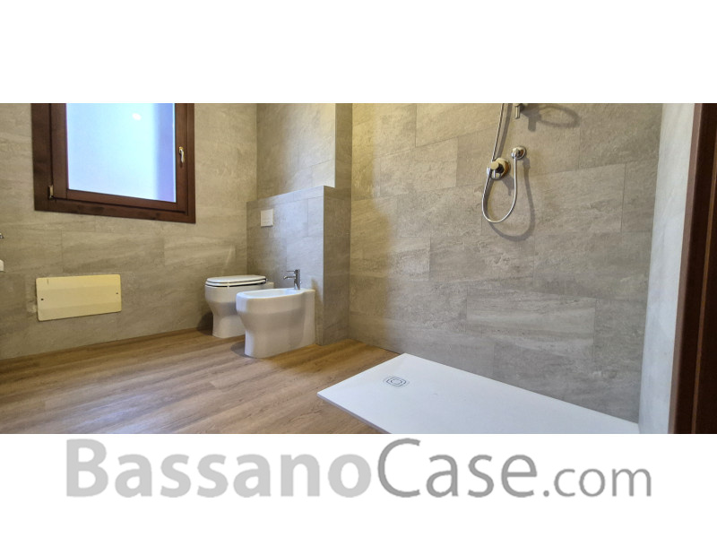 LUMINOSO APPARTAMENTO BICAMERE IN VENDITA A ROMANO D'EZZELINO - Foto 9 di 11