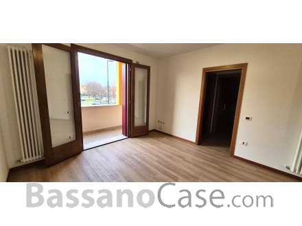 LUMINOSO APPARTAMENTO BICAMERE IN VENDITA A ROMANO D'EZZELINO