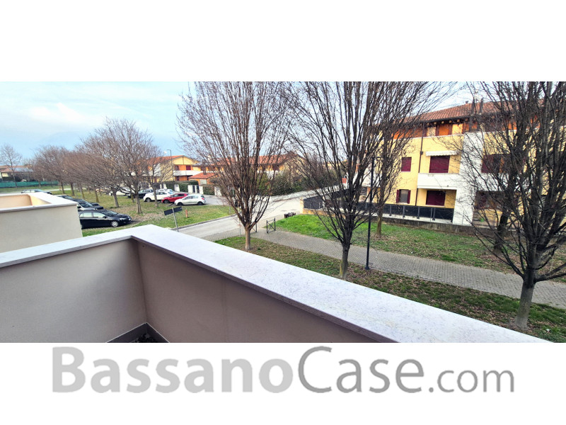 LUMINOSO APPARTAMENTO BICAMERE IN VENDITA A ROMANO D'EZZELINO - Foto 1 di 11