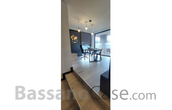 NEGOZIO CON PARCHEGGIO - Foto 1 di 3