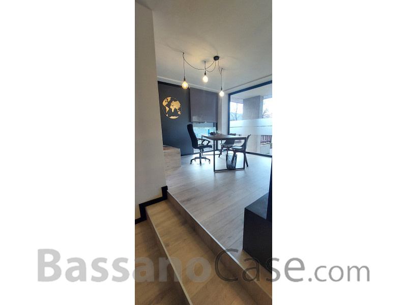 NEGOZIO CON PARCHEGGIO - Foto 1 di 3