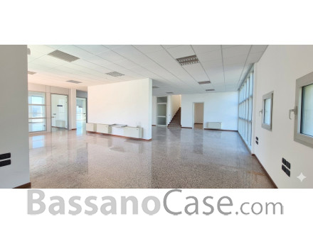 OPEN SPACE DREZIONALE DI PRESTIGIO IN AFFITTO NEI LIMITROFI DI BASSANO DEL GRAPPA