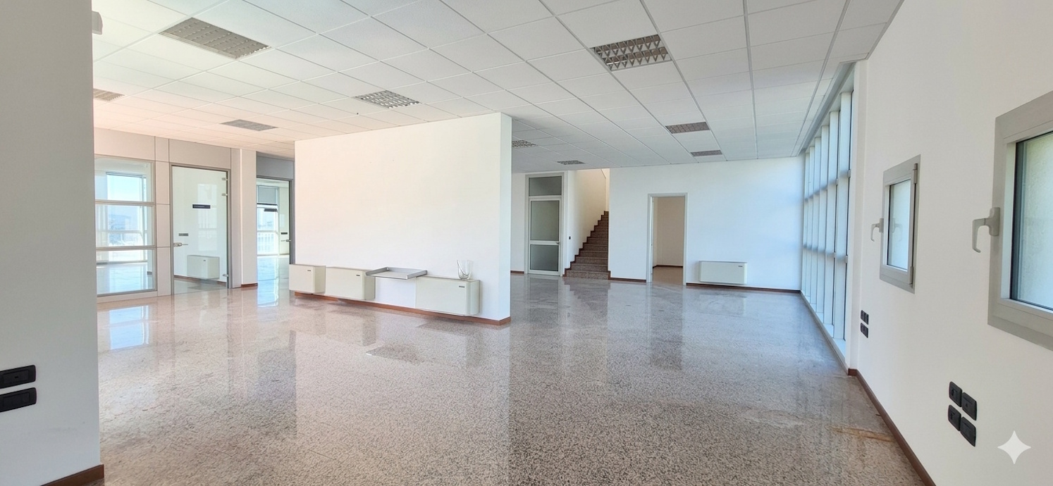 OPEN SPACE DREZIONALE DI PRESTIGIO IN AFFITTO NEI LIMITROFI DI BASSANO DEL GRAPPA - Foto 0 di 10