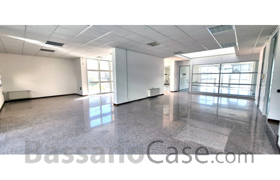 OPEN SPACE DREZIONALE DI PRESTIGIO IN AFFITTO NEI LIMITROFI DI BASSANO DEL GRAPPA - Foto 3 di 10