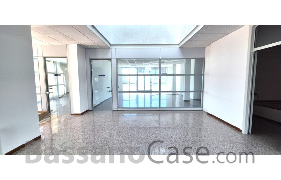 OPEN SPACE DREZIONALE DI PRESTIGIO IN AFFITTO NEI LIMITROFI DI BASSANO DEL GRAPPA - Foto 4 di 10