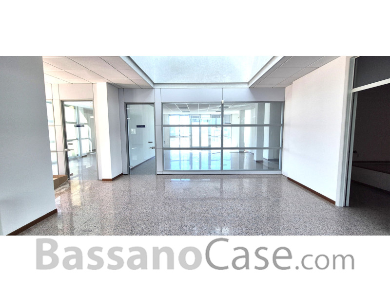 OPEN SPACE DREZIONALE DI PRESTIGIO IN AFFITTO NEI LIMITROFI DI BASSANO DEL GRAPPA - Foto 4 di 10
