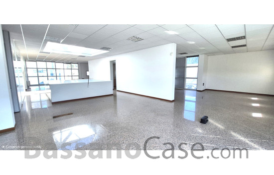 OPEN SPACE DREZIONALE DI PRESTIGIO IN AFFITTO NEI LIMITROFI DI BASSANO DEL GRAPPA - Foto 8 di 10