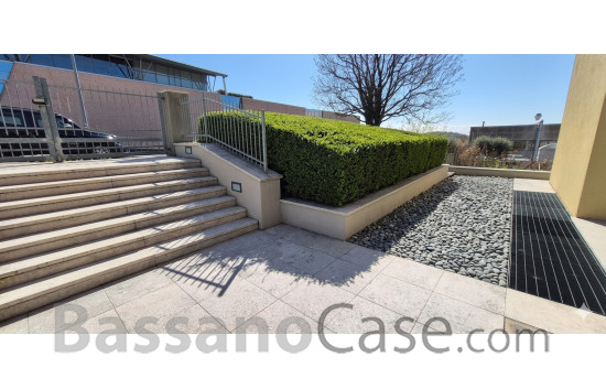 OPEN SPACE DREZIONALE DI PRESTIGIO IN AFFITTO NEI LIMITROFI DI BASSANO DEL GRAPPA - Foto 1 di 10