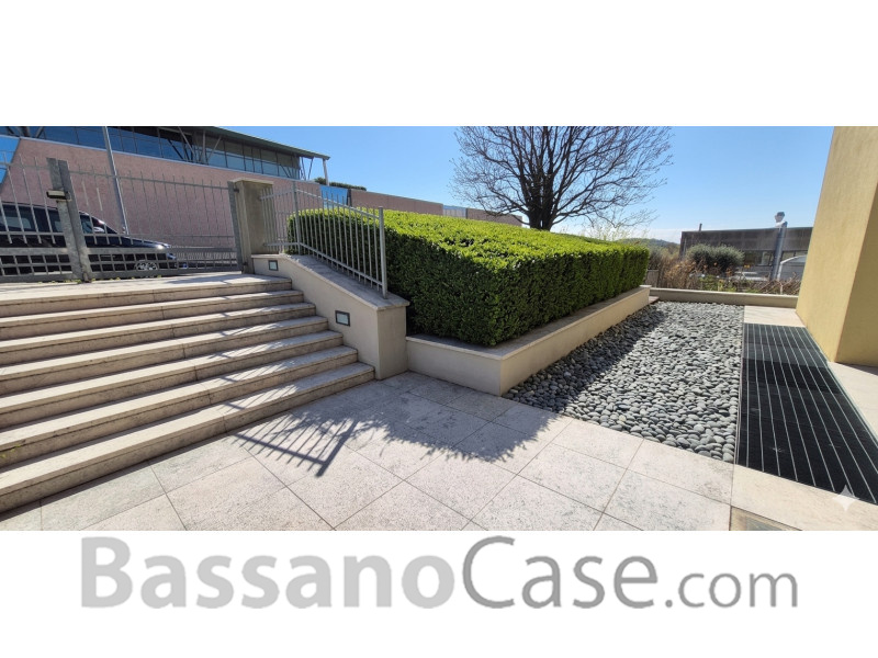 OPEN SPACE DREZIONALE DI PRESTIGIO IN AFFITTO NEI LIMITROFI DI BASSANO DEL GRAPPA - Foto 1 di 10