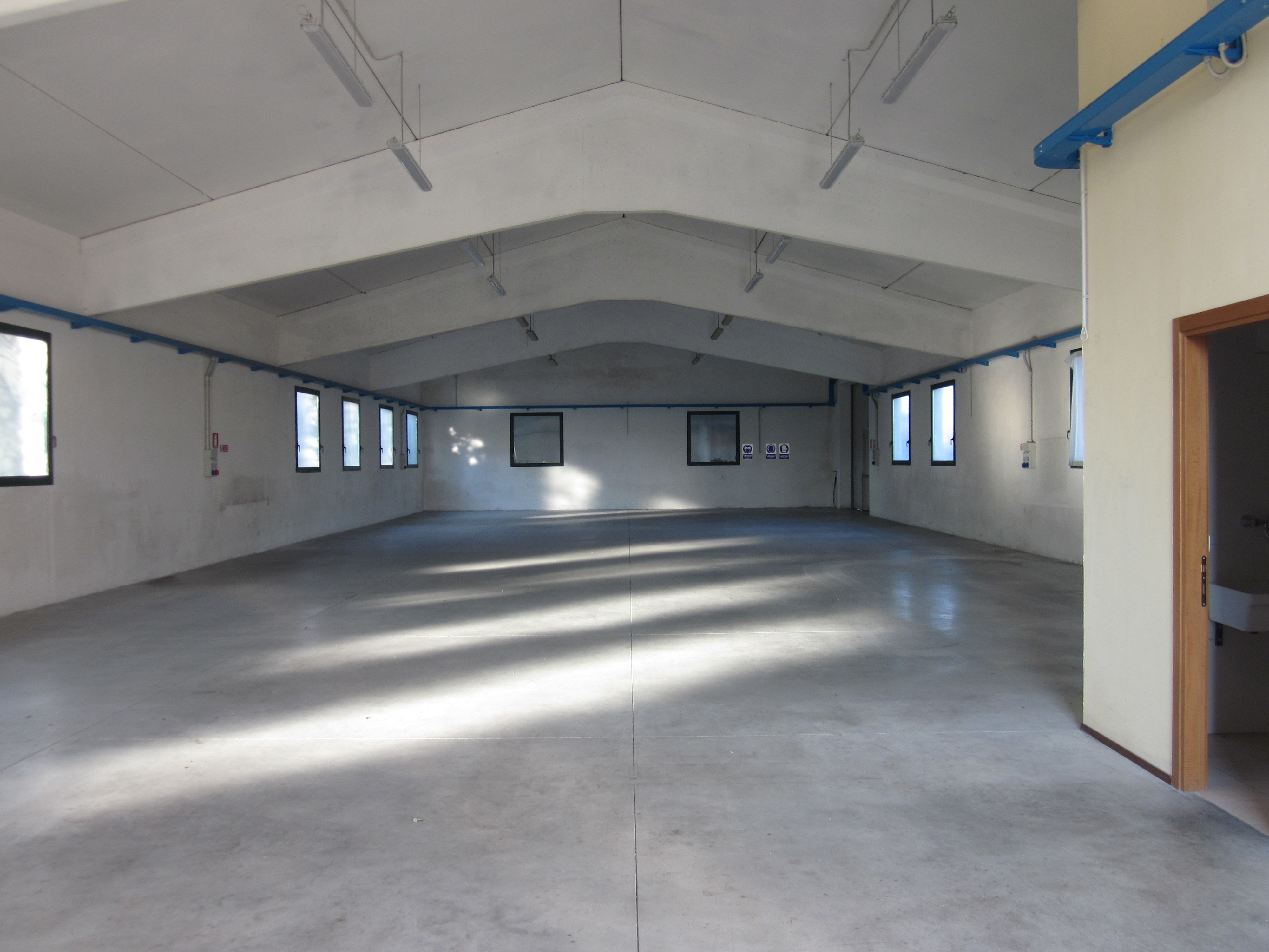 PORZIONE DI CAPANNONE IN AFFITTO A ROSSANO VENETO - Foto 0 di 3 PORZIONE DI CAPANNONE IN AFFITTO A ROSSANO VENETO - Foto 0 di 3