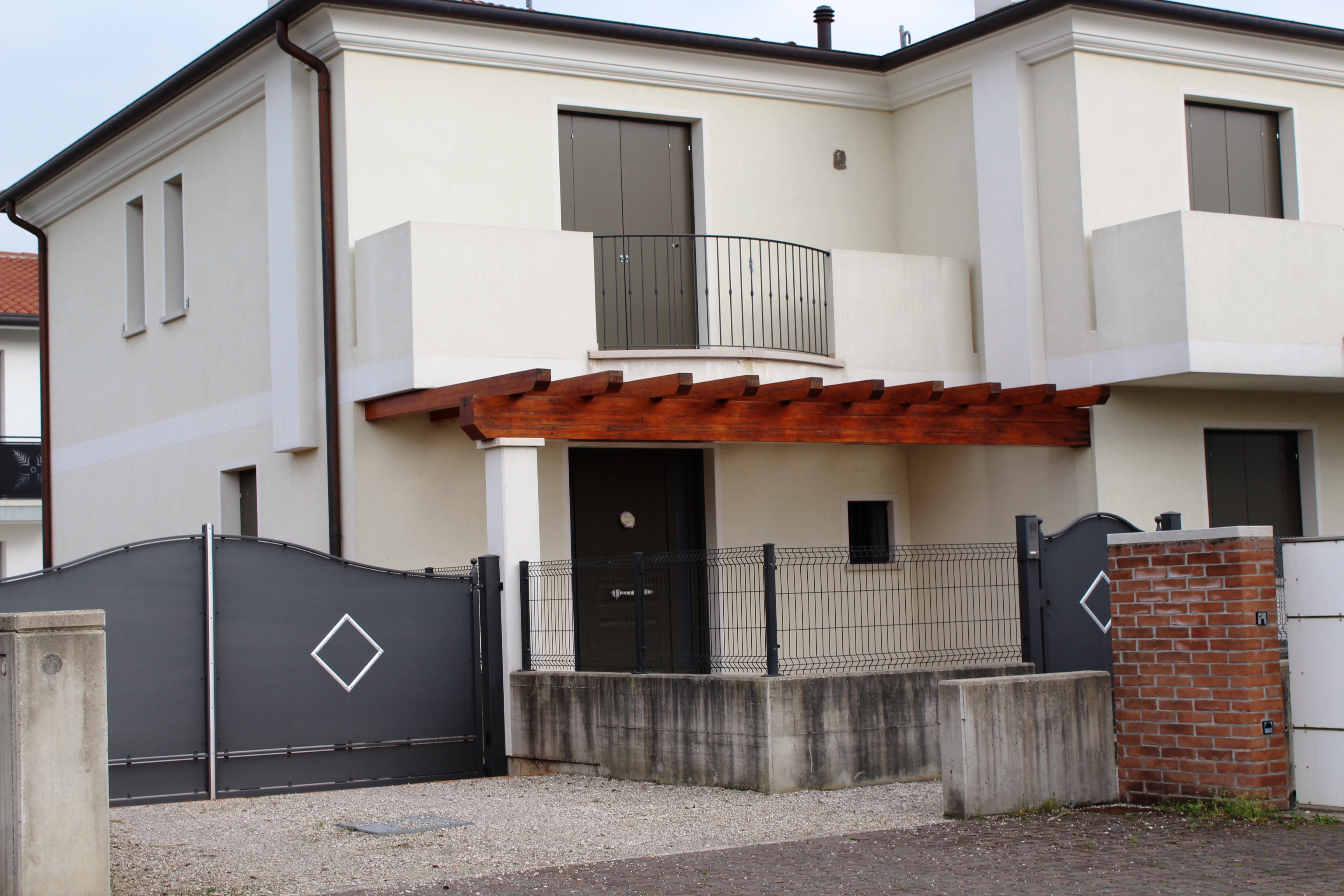 PORZIONI DI VILLETTE TRIFAMILIARI IN VENDITA NEI LIMITROFI DI BASSANO DEL GRAPPA - Foto 0 di 0 PORZIONI DI VILLETTE TRIFAMILIARI IN VENDITA NEI LIMITROFI DI BASSANO DEL GRAPPA - Foto 0 di 0