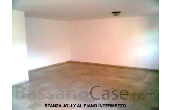 SPAZIOSA ABITAZIONE DI OLTRE 200 MQ, CON 5 CAMERE, IN AFFITTO  A ROMANO D'EZZELINO - Foto 1 di 12