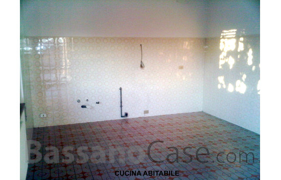 SPAZIOSA ABITAZIONE DI OLTRE 200 MQ, CON 5 CAMERE, IN AFFITTO  A ROMANO D'EZZELINO - Foto 4 di 12