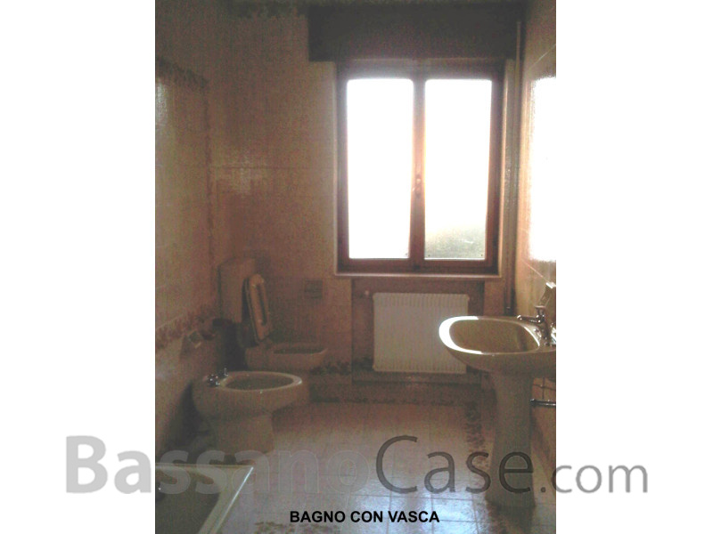 SPAZIOSA ABITAZIONE DI OLTRE 200 MQ, CON 5 CAMERE, IN AFFITTO  A ROMANO D'EZZELINO - Foto 5 di 12