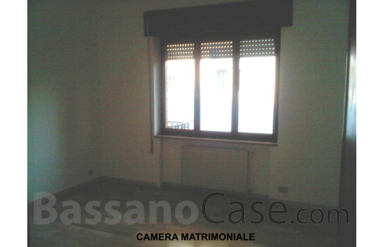 SPAZIOSA ABITAZIONE DI OLTRE 200 MQ, CON 5 CAMERE, IN AFFITTO  A ROMANO D'EZZELINO - Foto 10 di 12