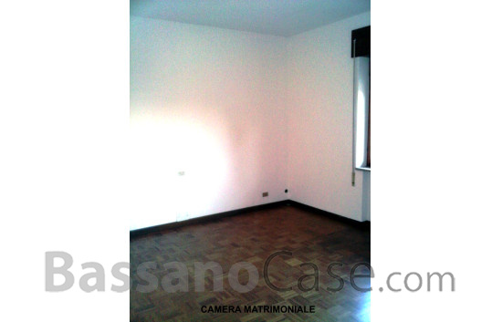 SPAZIOSA ABITAZIONE DI OLTRE 200 MQ, CON 5 CAMERE, IN AFFITTO  A ROMANO D'EZZELINO - Foto 7 di 12