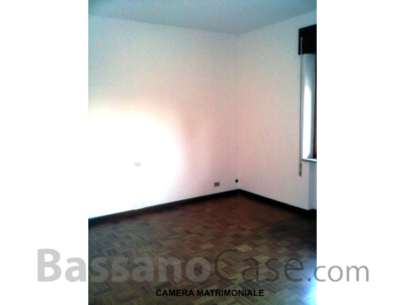 SPAZIOSA ABITAZIONE DI OLTRE 200 MQ, CON 5 CAMERE, IN AFFITTO  A ROMANO D'EZZELINO - Foto 7 di 12