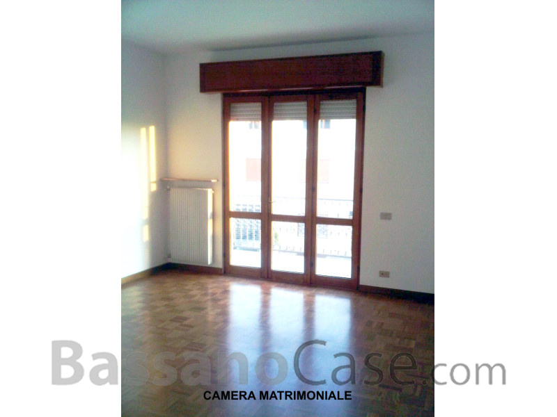 SPAZIOSA ABITAZIONE DI OLTRE 200 MQ, CON 5 CAMERE, IN AFFITTO  A ROMANO D'EZZELINO - Foto 8 di 12