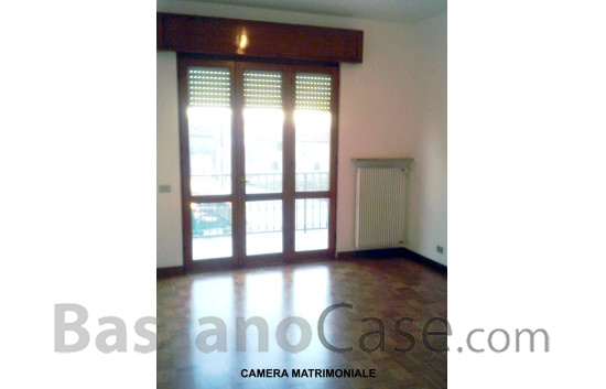 SPAZIOSA ABITAZIONE DI OLTRE 200 MQ, CON 5 CAMERE, IN AFFITTO  A ROMANO D'EZZELINO - Foto 9 di 12