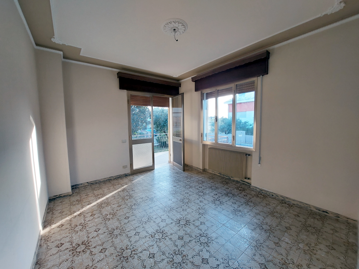 SPAZIOSA PORZIONE DI BIFAMILIARE COMPLETAMENTE INDIPENDENTE IN VENDITA A BASSANO DEL GRAPPA - Foto 0 di 15 SPAZIOSA PORZIONE DI BIFAMILIARE COMPLETAMENTE INDIPENDENTE IN VENDITA A BASSANO DEL GRAPPA - Foto 0 di 15