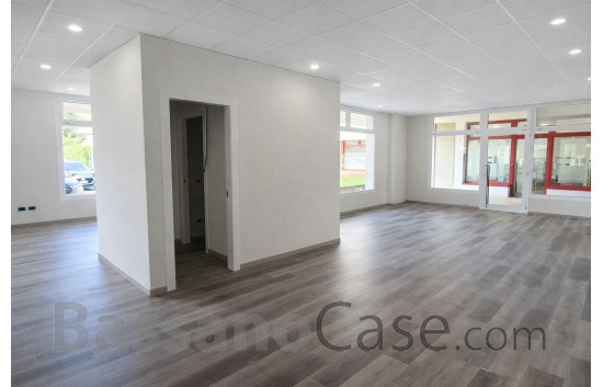 UFFICI O NEGOZI MODULABILI IN AFFITTO A BASSANO DEL GRAPPA - Foto 2 di 2