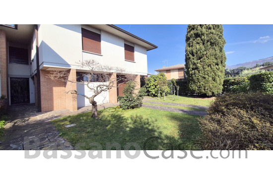 VILLA BIFAMILIARE COMPLETAMENTE INDIPENDENTE IN VENDITA A BASSANO DEL GRAPPA - Foto 2 di 22