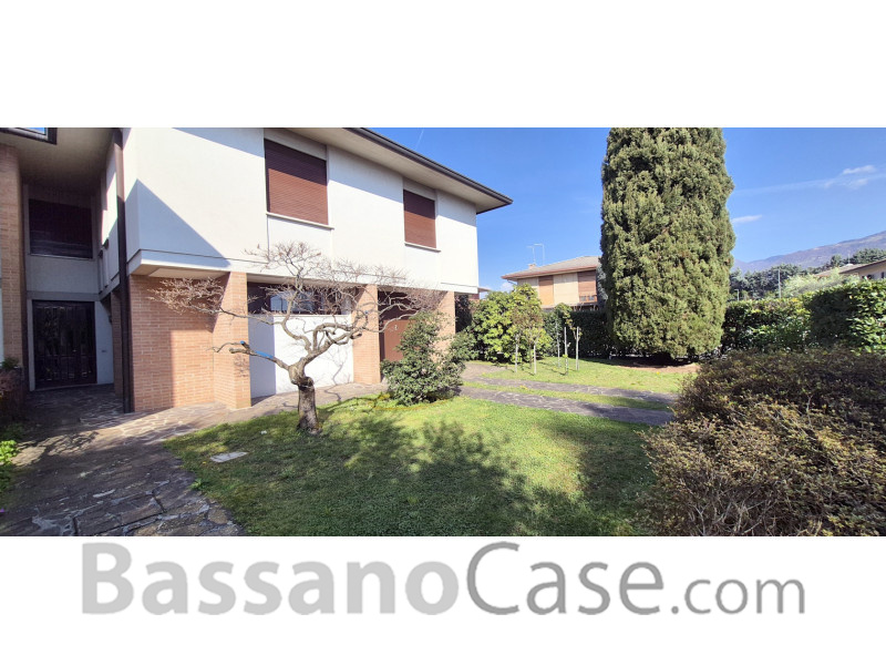 VILLA BIFAMILIARE COMPLETAMENTE INDIPENDENTE IN VENDITA A BASSANO DEL GRAPPA - Foto 2 di 22