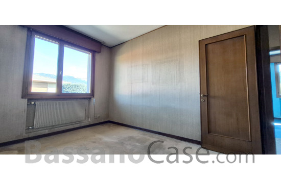 VILLA BIFAMILIARE COMPLETAMENTE INDIPENDENTE IN VENDITA A BASSANO DEL GRAPPA - Foto 12 di 22