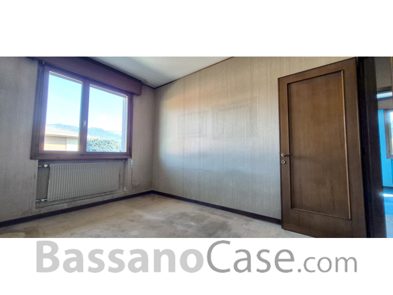VILLA BIFAMILIARE COMPLETAMENTE INDIPENDENTE IN VENDITA A BASSANO DEL GRAPPA - Foto 12 di 22