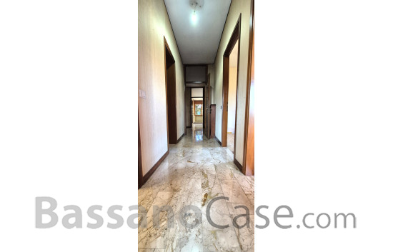 VILLA BIFAMILIARE COMPLETAMENTE INDIPENDENTE IN VENDITA A BASSANO DEL GRAPPA - Foto 9 di 22