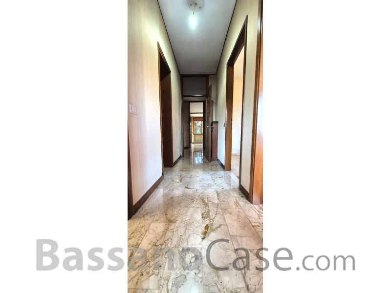 VILLA BIFAMILIARE COMPLETAMENTE INDIPENDENTE IN VENDITA A BASSANO DEL GRAPPA - Foto 9 di 22