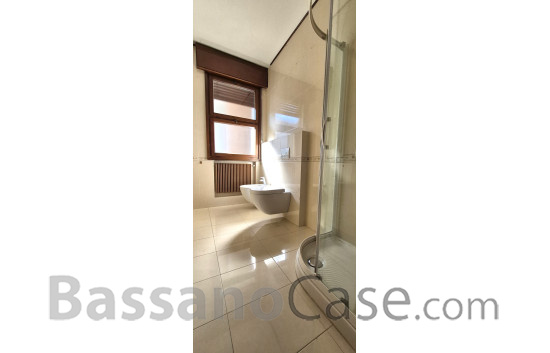 VILLA BIFAMILIARE COMPLETAMENTE INDIPENDENTE IN VENDITA A BASSANO DEL GRAPPA - Foto 10 di 22